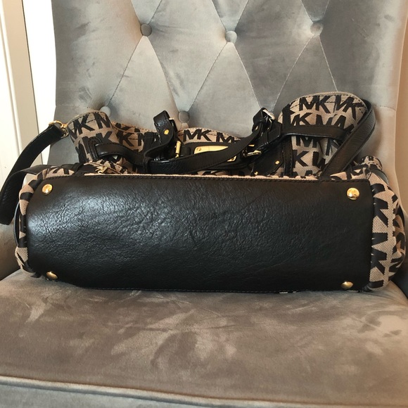 ❗️Sold❗️Michael Kors Purse Traditional MK Print - Picture 6 of 8